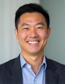Headshot of David Lee, Community Manager at Apex Business Solutions.